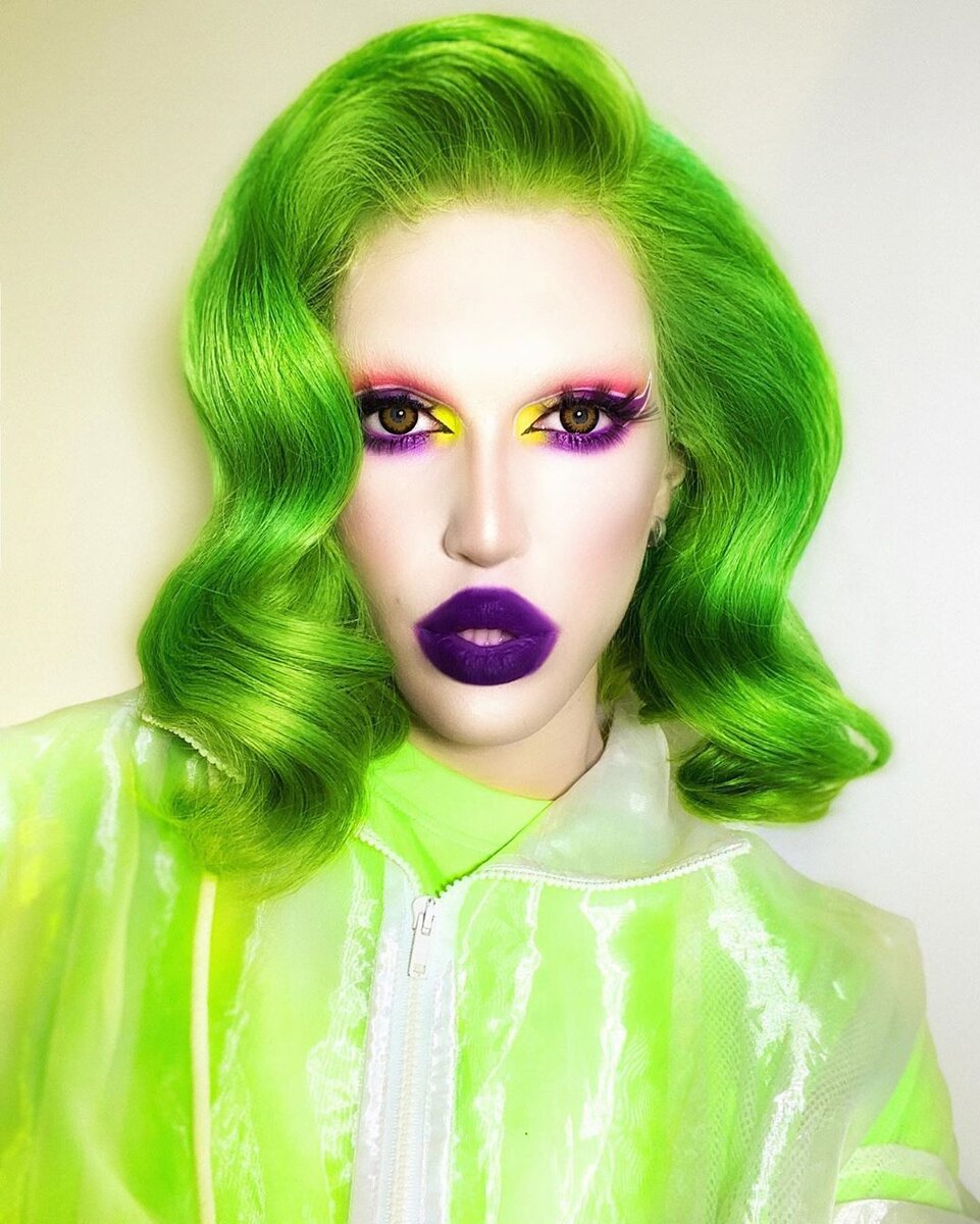 Листайте карусель, чтобы увидеть разные образы!