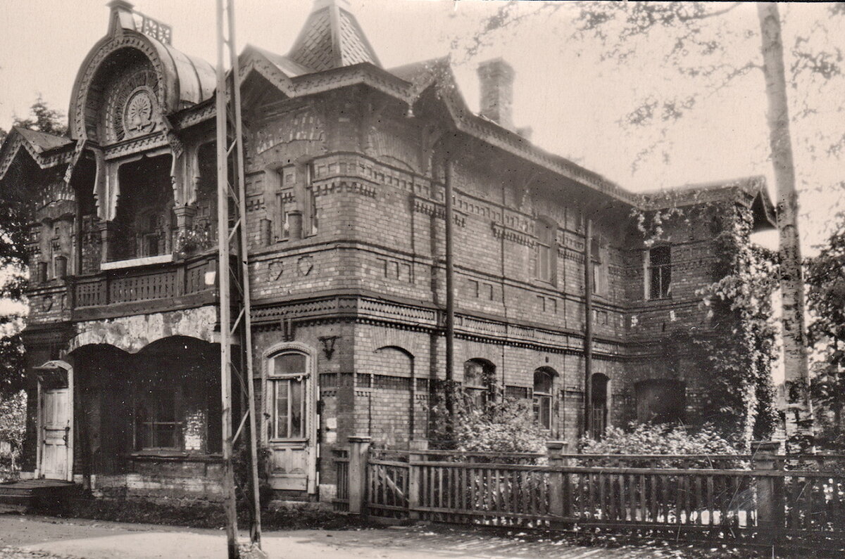 "Дом с павлином". 2-й Муринский пр., 43 Фотограф: Сергеев Д. Н. 1950-е гг.
