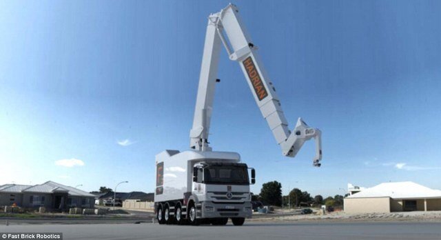 Концепт Hadrian X. Автономная система для кладки кирпича. Название робот получил в честь римского императора Адриана, известного созданием римской защитной стены длиной 117 км для защиты