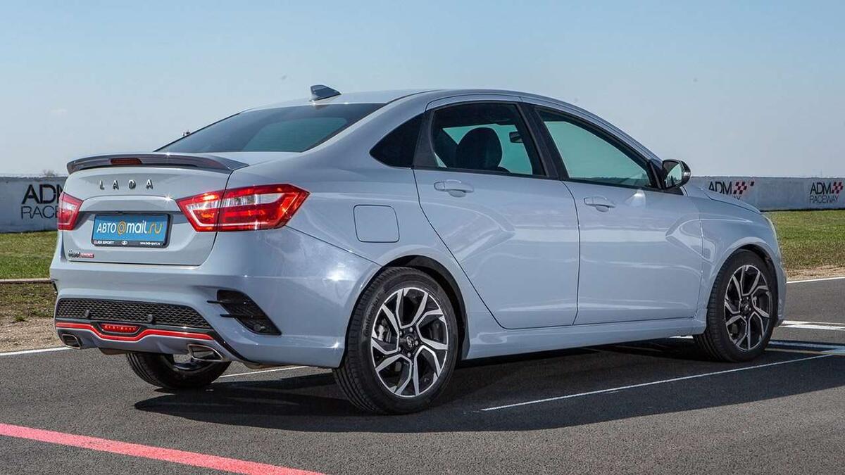 Vesta Sport (вид сзади)