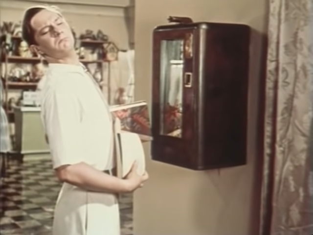 Кадр из фильма "Королева бензоколонки"