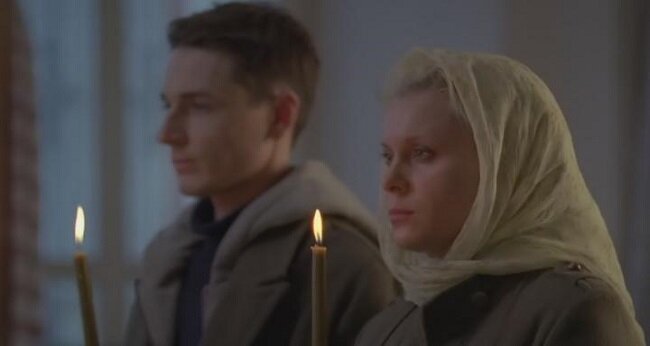 
 
Пожалуй, это лидер нашего списка. Многие зрители жалуются на то, что  лента может нанести тяжелую психологическую травму. История про двух  мертвых девочек и вовсе шокирует до глубины души, заставляя вздрогнуть.
 
Каждый из героев ленты сталкивается с потрясением. Девушка теряет  возлюбленного, с которым только что обвенчалась. Мать лишается двух  дочерей, а мальчик не может смириться с суицидом отца. Каждый из них  пройдет свой путь к смирению с горем, но не каждому удастся сохранить  душевный баланс, следуя по этой сложнейшей дороге.