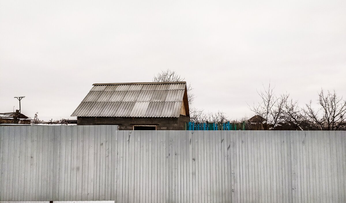 Один из крайних домов в моей деревне.