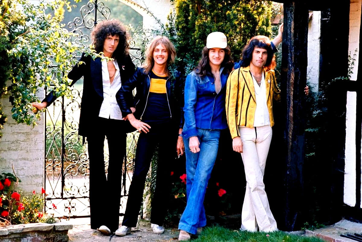Queen band. Группа Квин 1975 год. Группа Queen 70s. Группа Квин 1970. Группа куин в молодости.