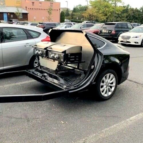 Опа... барбекю из Ауди 
