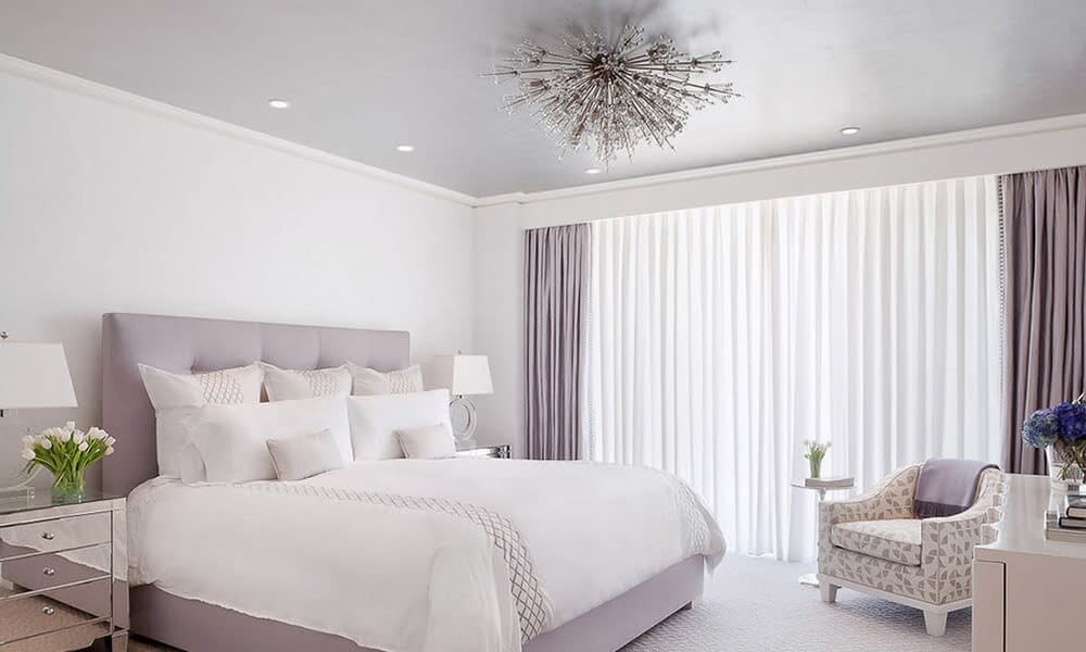 Интерьер спальни в пастельной гамме