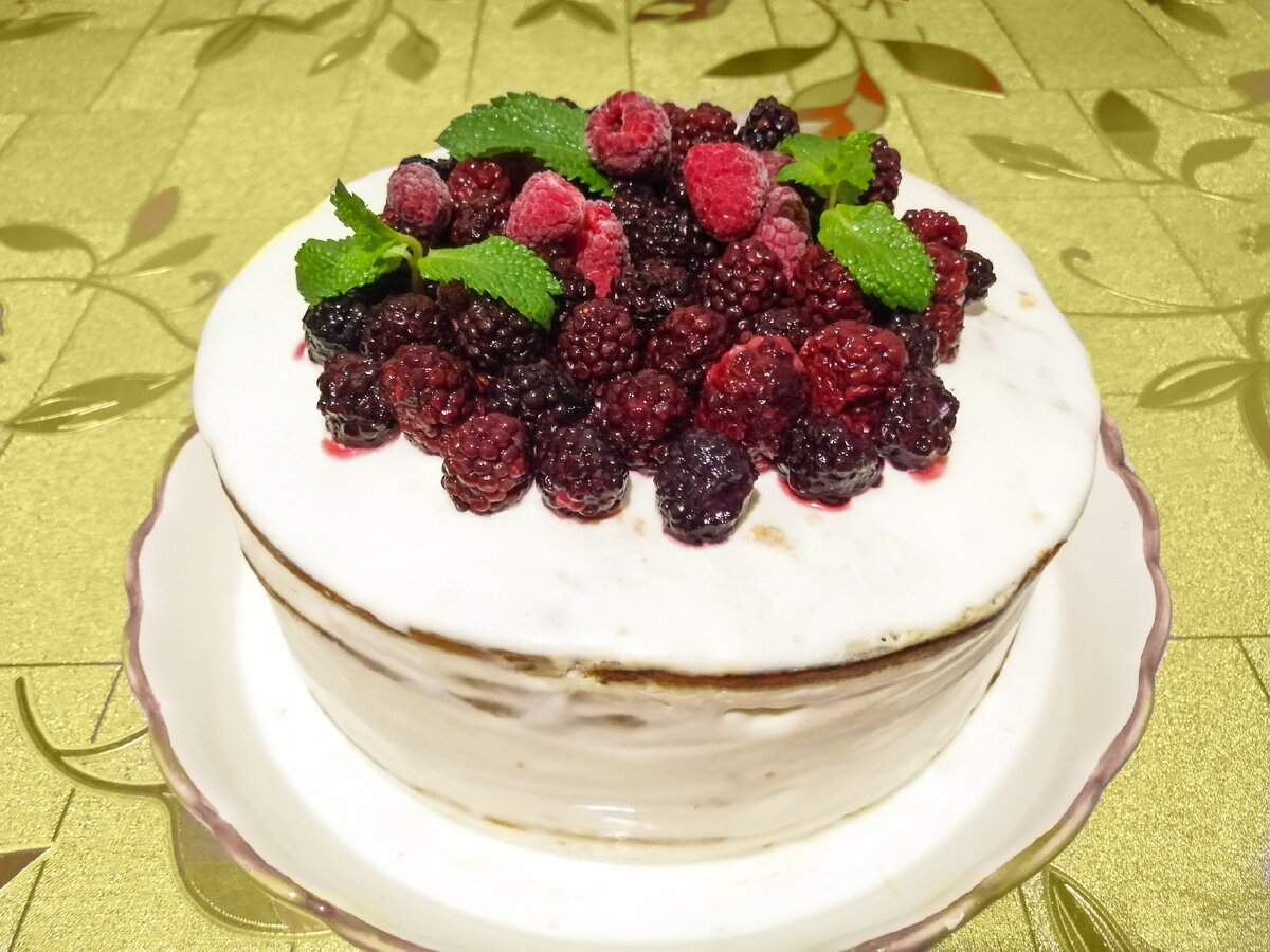 Медовик на сковороде со сметанным кремом