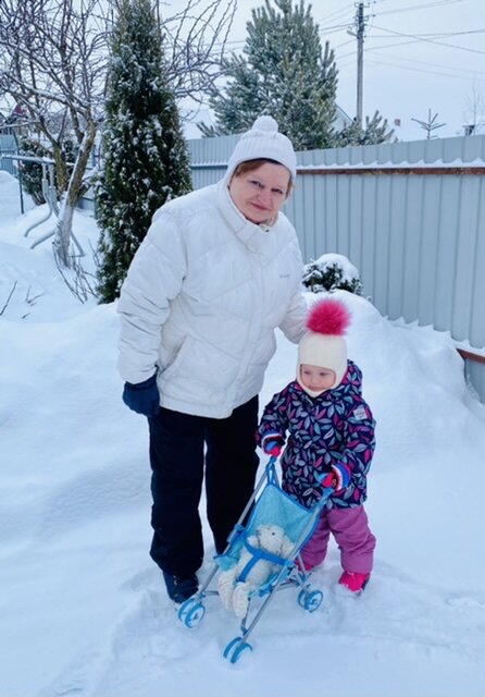 Бабушка и внучка сегодня. Ждем дедушку с медалью!)))
