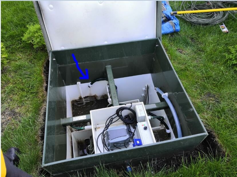 Конец аэрлифта, доставляет воду из приемки в аэротенк.