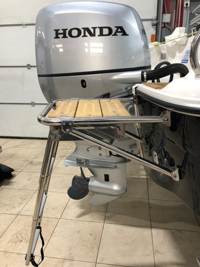 Кринолины визуально и физически удлиняют лодку, усиливая эстетическое восприятие.