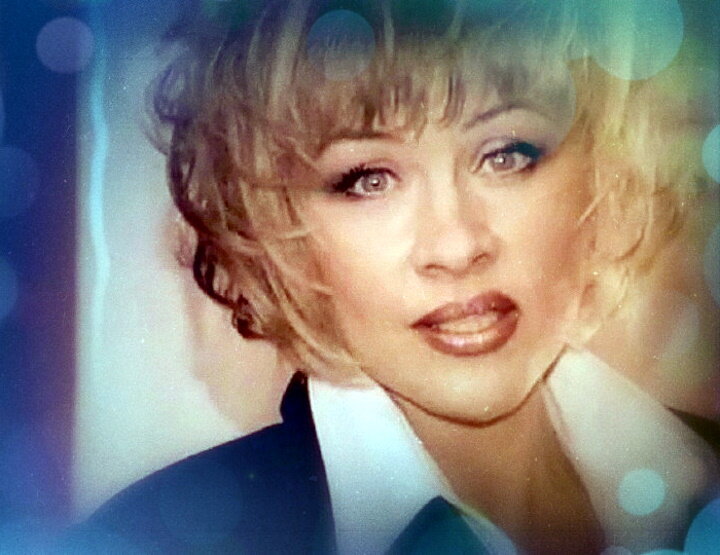 Публика запомнила её по проникновенному шлягеру «Подруга моя, подруга» - разговору двух женщин, которым судьба подкинула немало «сюрпризов»…