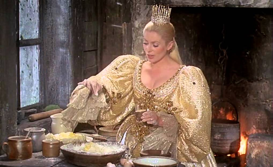 Катрин Денёв печёт «cake d’amour»