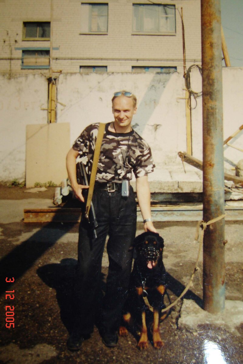 Я и Яна, на объекте. 2005 год летом. Фото автора. (на дату не смотрите, это позже в процессе "оцифровки" фотографии в конце года)