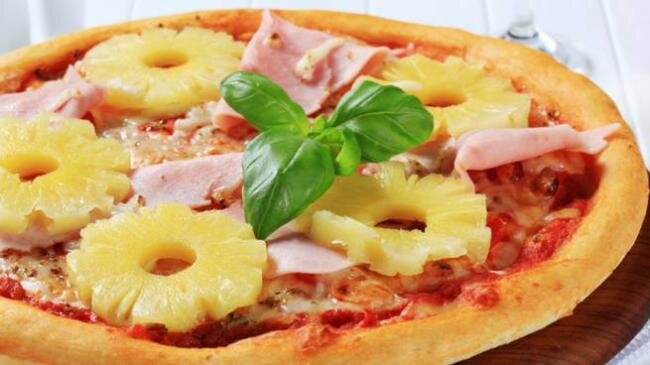 Пицца с ананасом