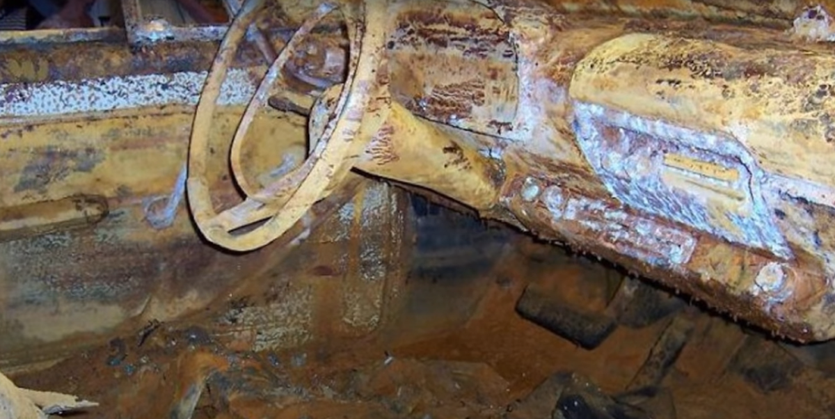 Капсула времени: В США законсервировали новый автомобиль на 50 лет, фото того, что с ним стало после вскрытия капсулы