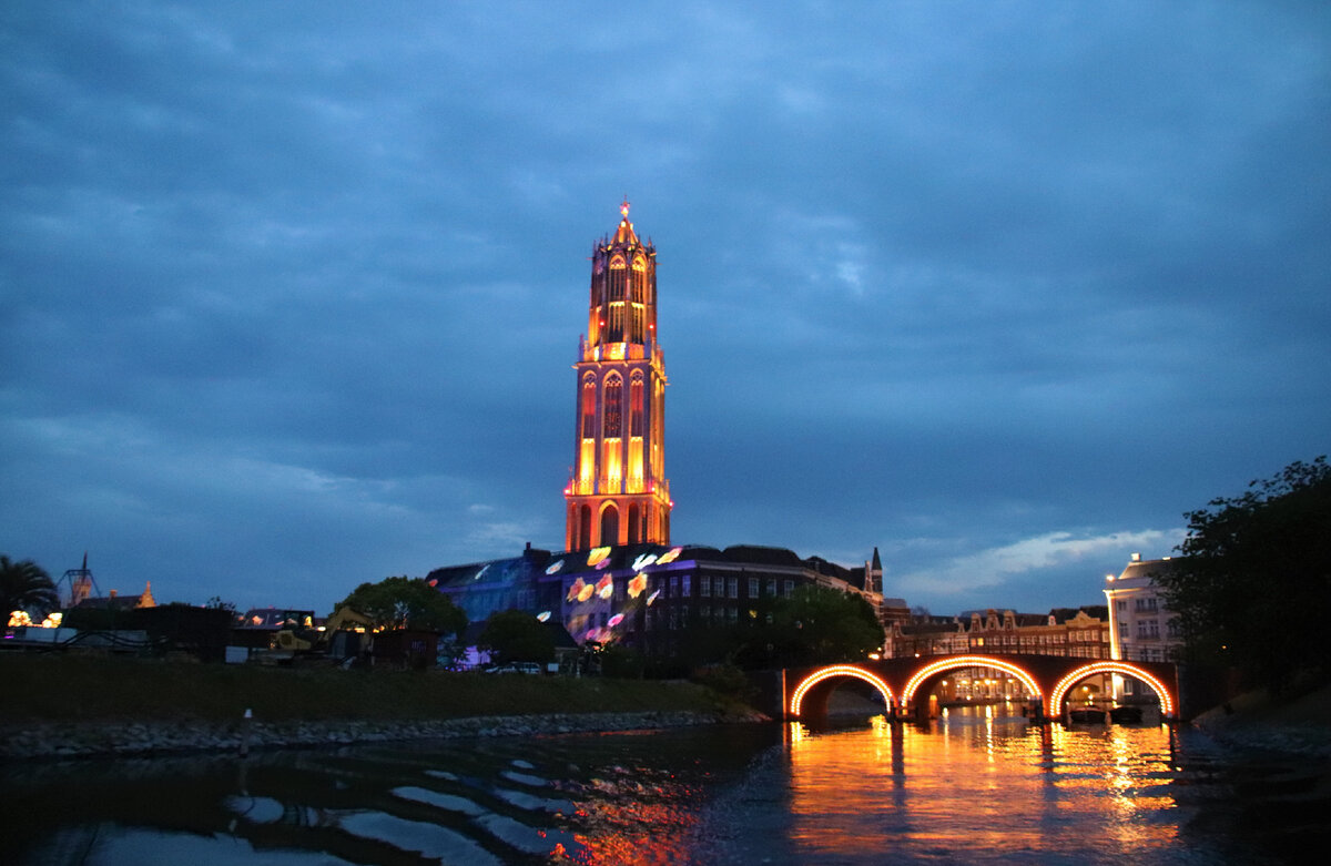 Вечером в Huis ten Bosch