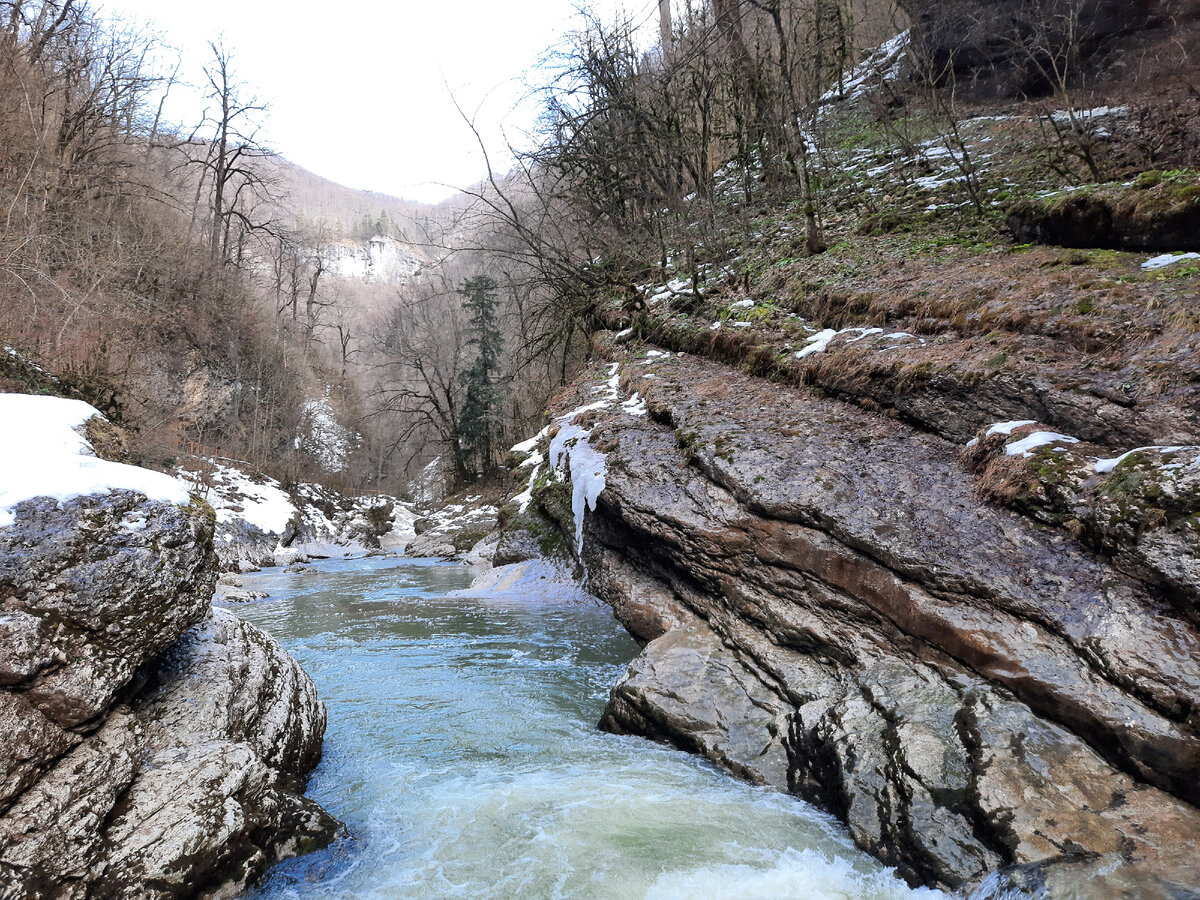 Ущелье весеннего грома. Адыгея и Мезмай фото термальные источники.