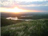 Первые  поселения Донских казаков  имеют очень древнее происхождение. Кроме уже  упомянутых городков, Сиротине и  Гребней, были известны в 1570 году  городки – Мотякин (Митякинская станица),  Нижние-Раздоры (на месте  Кобякова городища близ теперешней Аксайской станицы),  Монастырский,  Черкасский, Манычский, Донецкие-Раздоры (теперешняя Раздорская  станица  на Дону) или Верхние-Раздоры.