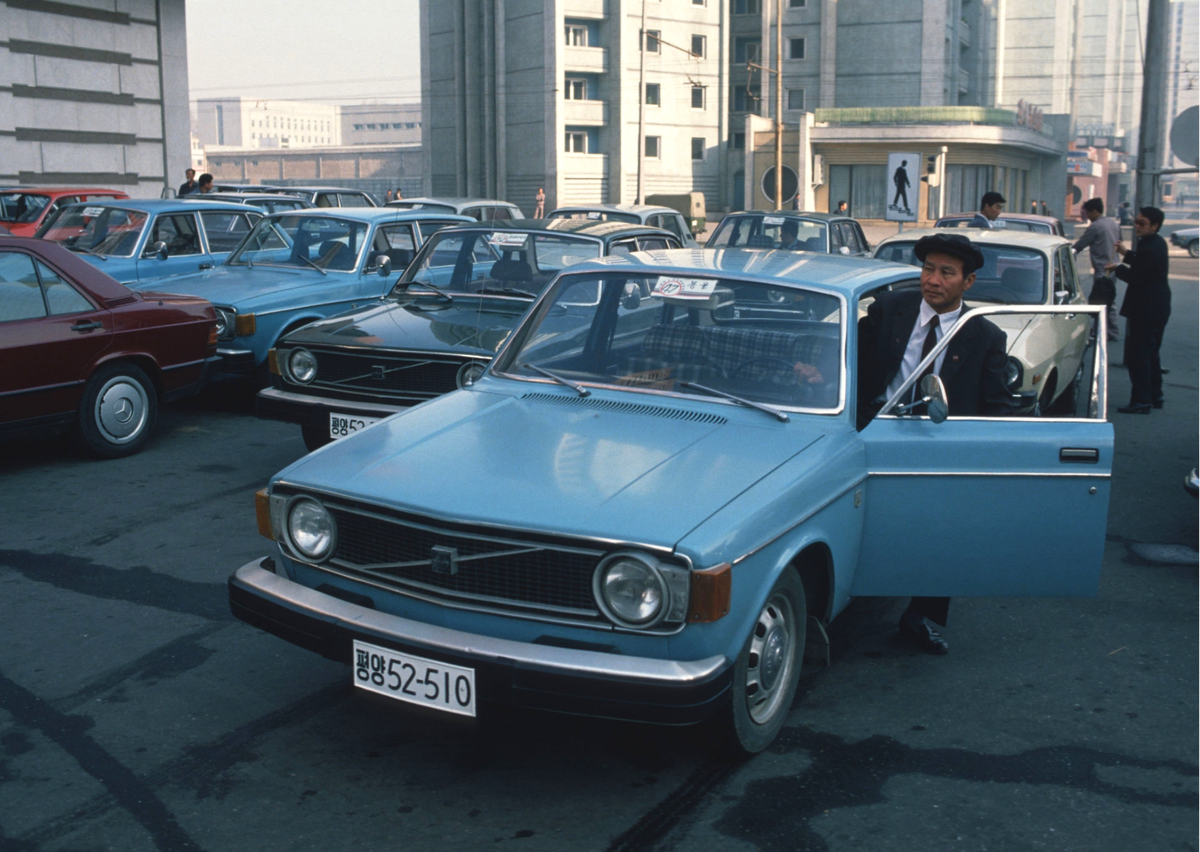 North car. Вольво КНДР. Вольво в Северной Корее. Северная Корея 1970. Пхеньян 1989