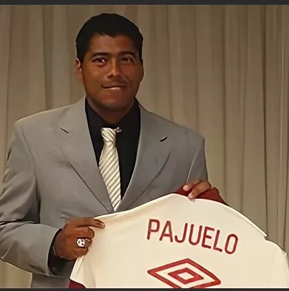 Хуан Пахуэло (полное имя Хуан Лучано Пахуэло Чавес) перуанский футболист, поигравший в том числе и за сборную своей страны.  Закончил карьеру в 2010 году.