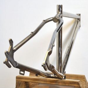 В первую очередь для того, чтобы покрасить свой велосипед, нужно раздобыть то, чем необходимо красить: