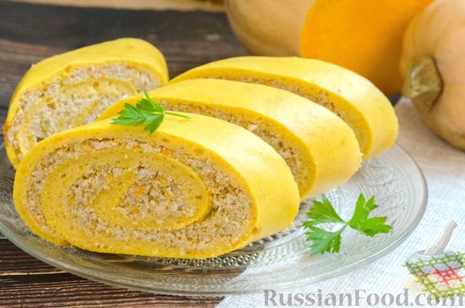 тыква, яйца, мука, соль, разрыхлитель, фарш мясной, лук репчатый, морковь, молоко, масло растительное, соль, перец чёрный молотый