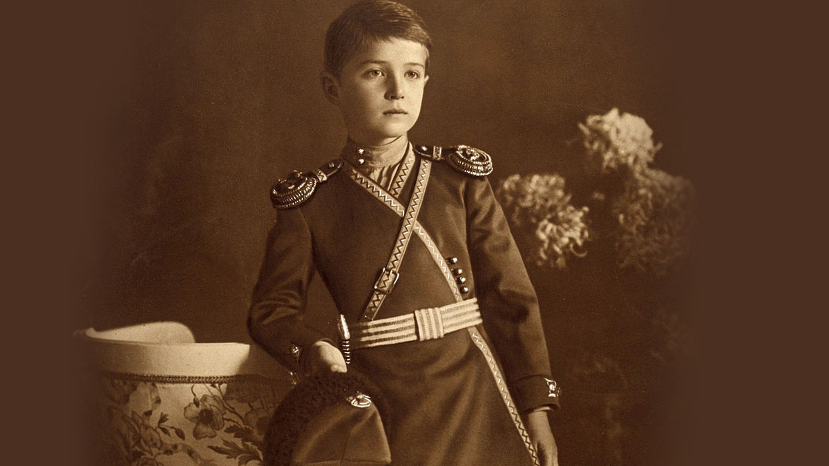 Источник фото: https://history-doc.ru/istoriya-rossii/poslednij-muzhchina-roda-romanovyx-cesarevich-aleksej-i-ego-strashnaya-bolezn/
