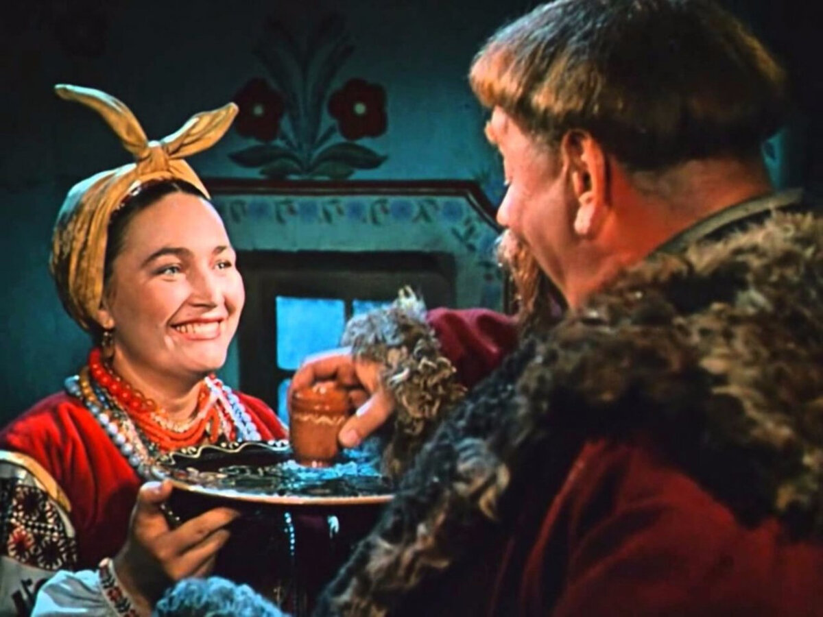 В начале работы над фильмом его хотели назвать «Ночь перед Рождеством» с прямым указанием на первоисточник.-4