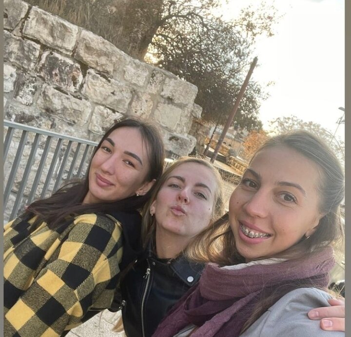 Легионеры израильского "Маккаби" (Ашдод). Слева направо: Белла Гацалова (Россия), Анастасия Кононович (Белоруссия), Анастасия Гречаная (Россия). 