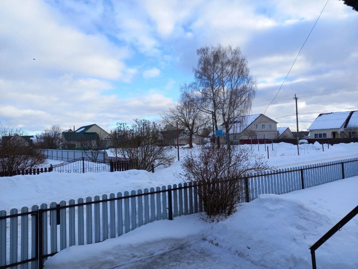 Зима не хочет уходить. Ещё лежат сугробы. Но красота-то какая!!!