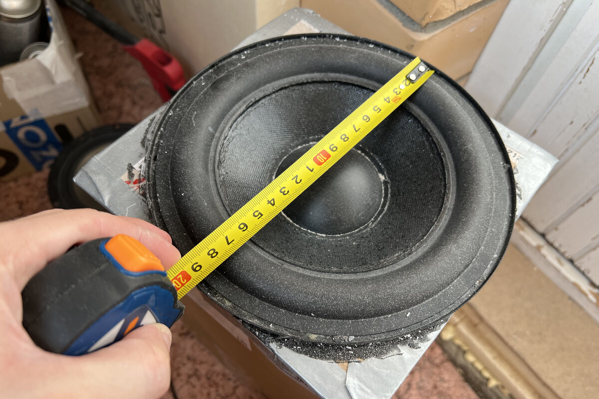 Динамик для сабвуфера.