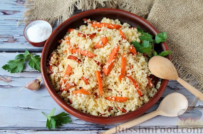 кускус, морковь, чеснок, зира, сахар, паприка молотая, соль, масло растительное