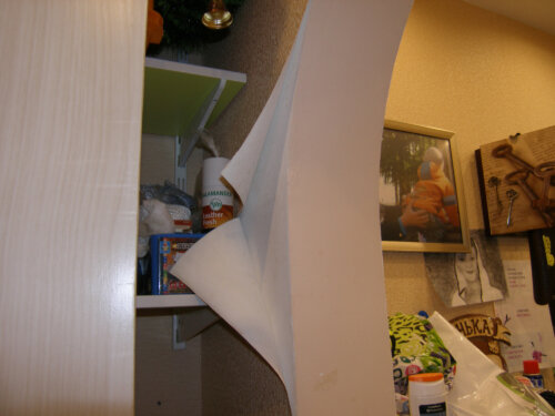 Образование разводов на потолке, отслоение обоев