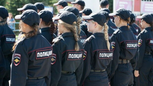 После выпуска огромная часть из них никогда не будет работать «на улице». Т.е. в ППС. Потому что организацией процессов тоже кто-то должен заниматься. Фотка с девчонками просто так.