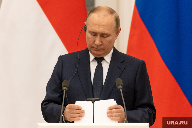    Количество добровольцев не сокращается, заявил Путин