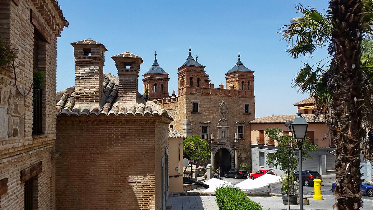 Одни из 8 восьми крепостных ворот Толедо - Puerta Del Cambrón