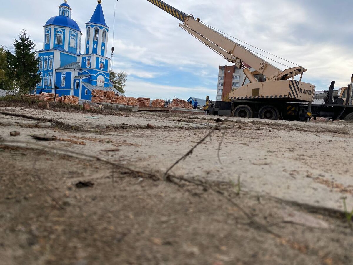 В Тамбове началась стройка возле памятника архитектуры. Является ли она  законной? | Твердый знак Тамбов | Дзен