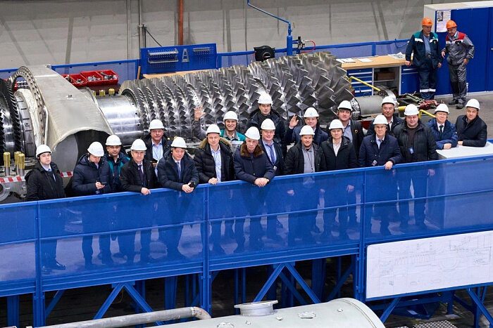 Долгое время наша страна была открыта для иностранных компаний и техники. События последних месяцев выявили слабые места. Пришло время их закрывать. 