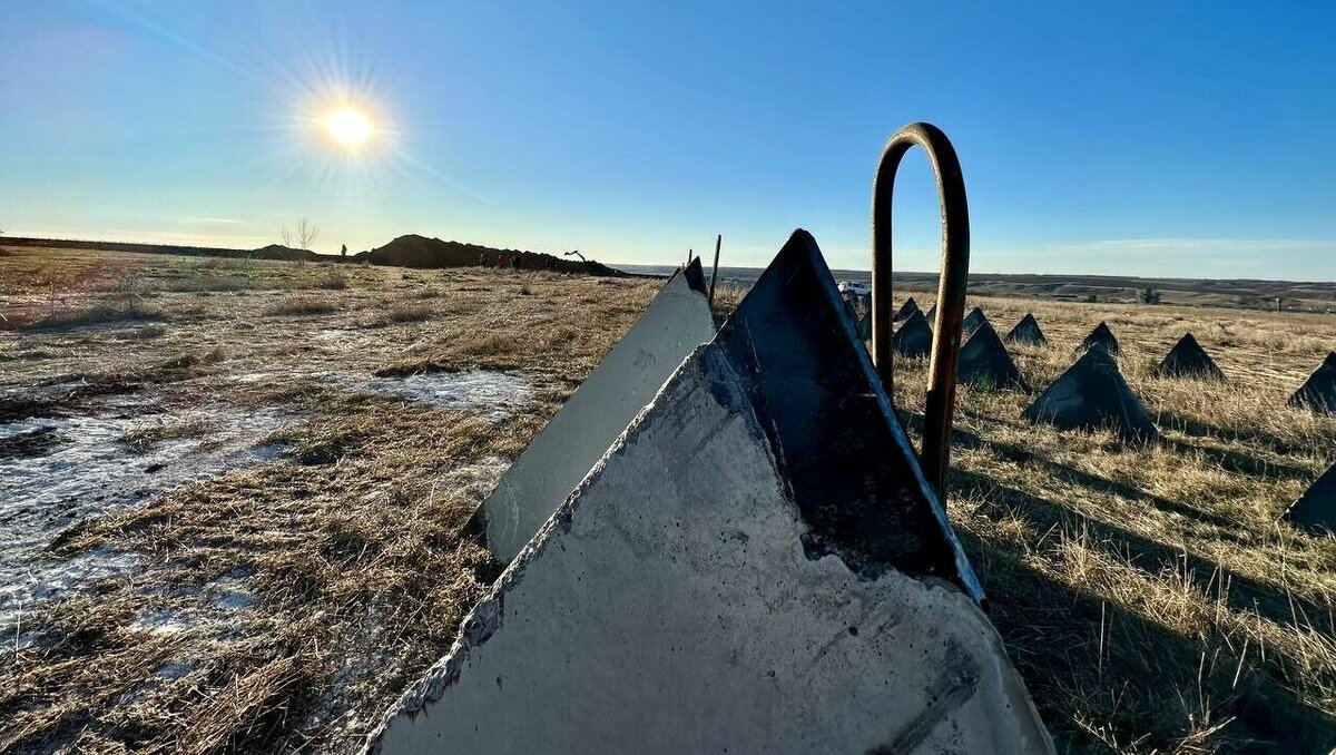     В Ростове-на-Дону в продаже появились противотанковые пирамиды, говорится на одном из сервисов объявлений.