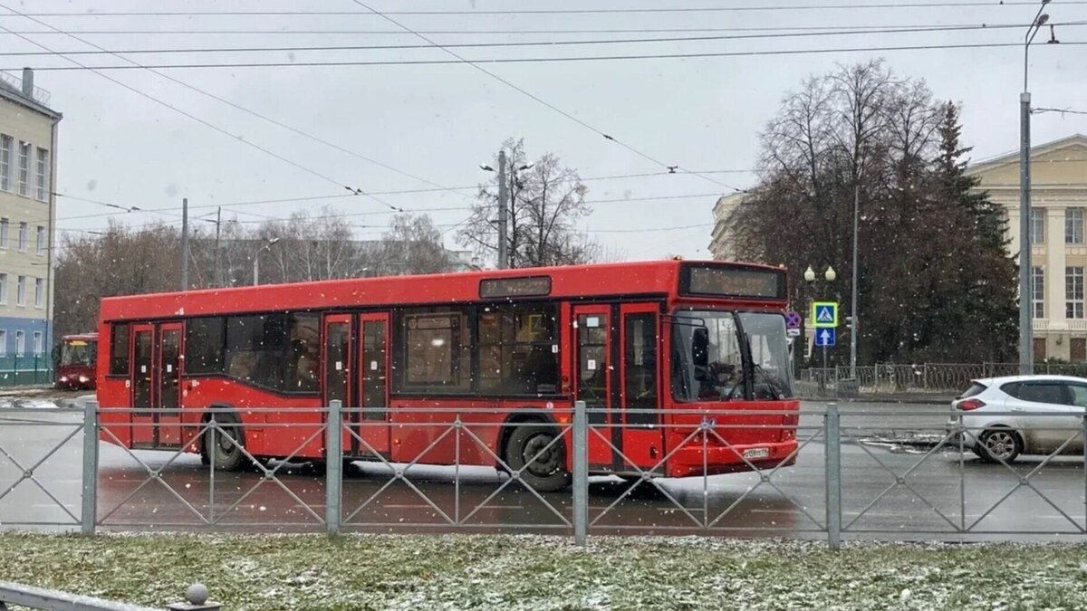     В Казани ликвидируют городское пассажирское автотранспортное предприятие № 4. Постановление о данном решении подписал руководитель исполнительного комитета столицы Татарстана Рустем Гафаров.