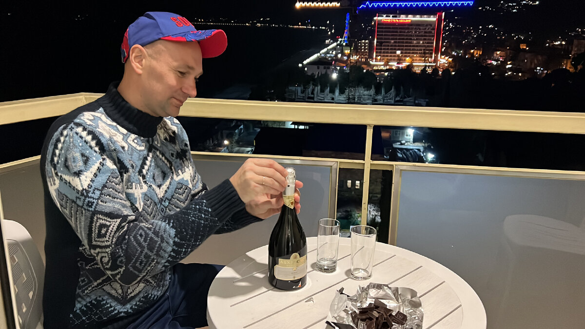 Рейс \"Москва-Сочи\": Сколько стоит заварить Доширак и выпить на борту ...