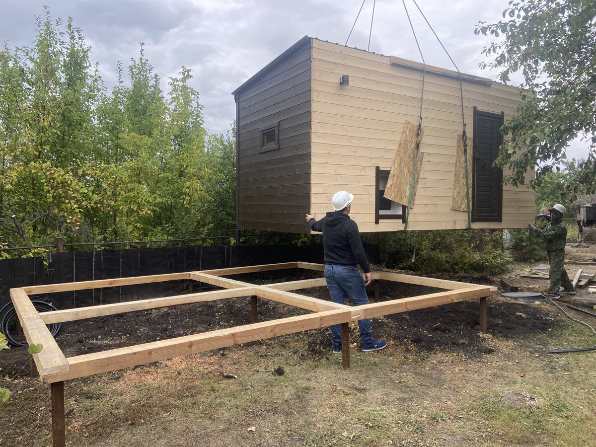 Монтаж модульной бани УралЭкоТэк на свайно-винтовой фундамент