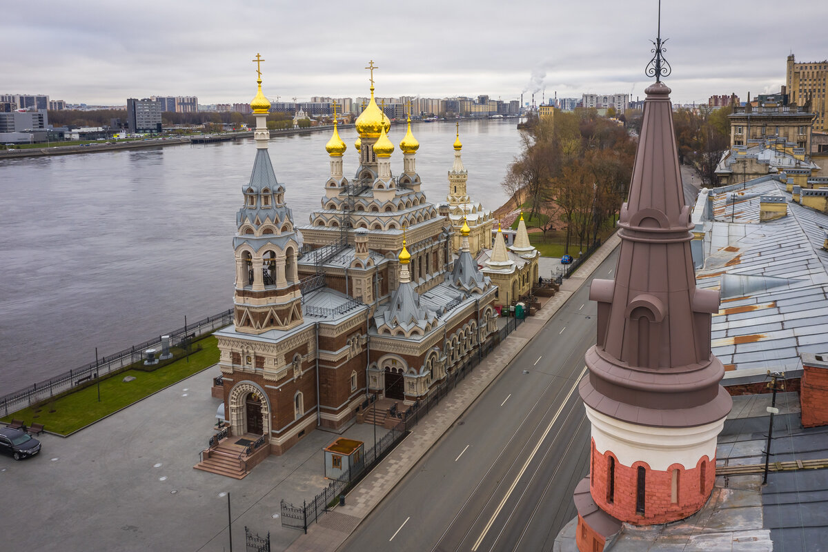 Собор на Васильевском острове на набережной