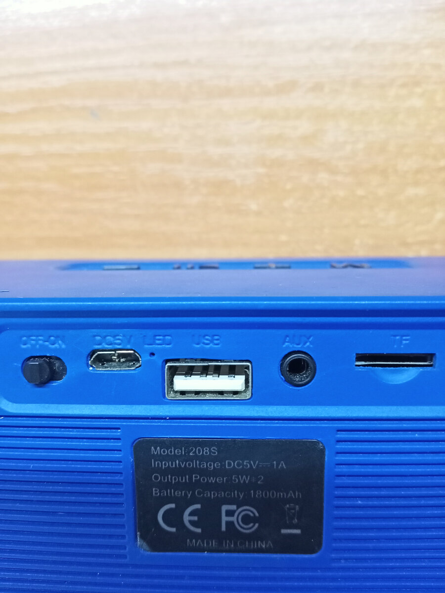 В разъёме DC5V видно замятые контакты