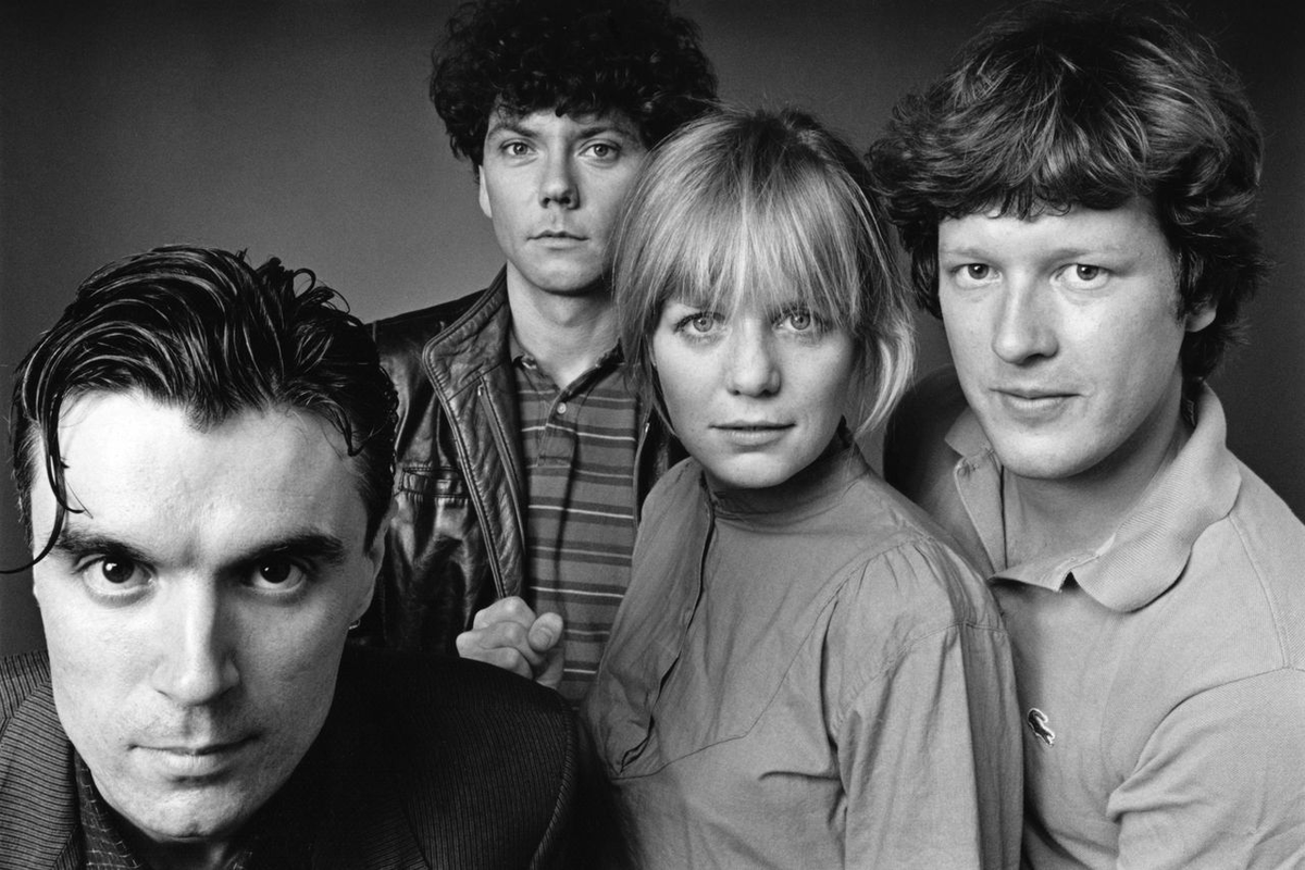 Many songs. Группа talking heads. Talking heads солист. Дэвид Бирн токинг Хедс. Крис Франц talking heads.