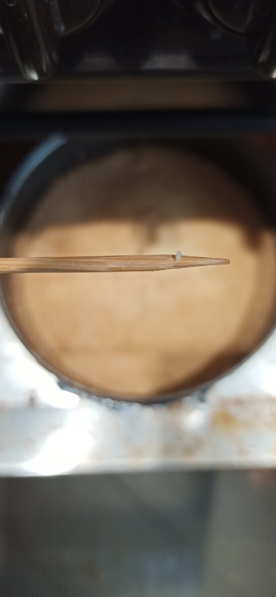 Ну или по классике, зубочисткой в самый центр торта