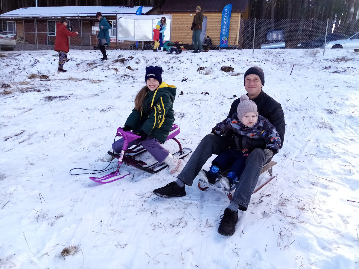 Муж Евгений с детьми. Фото автора 
