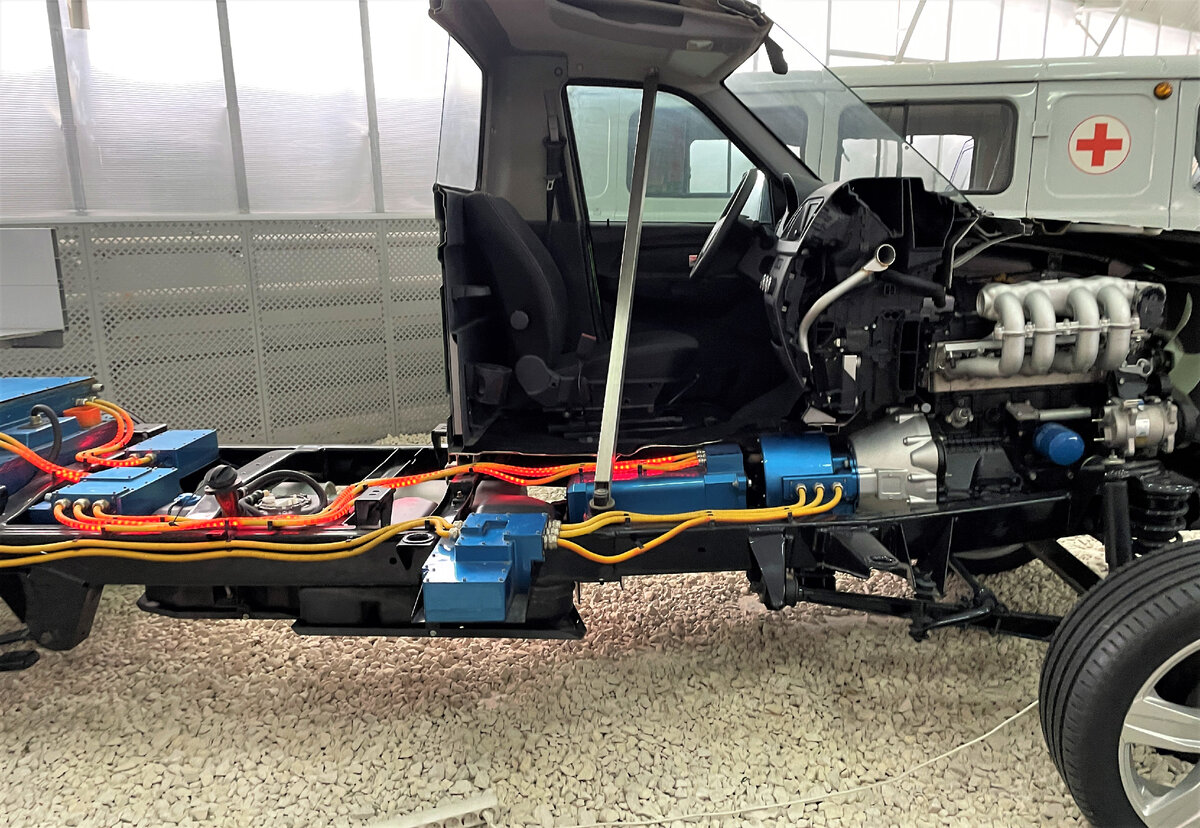 УАЗ Профи Гибрид показательная модель в музее