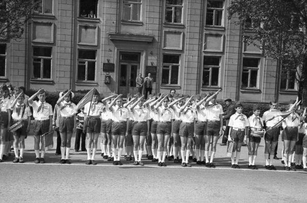 Пионерский парад 19 мая 1972 года фото