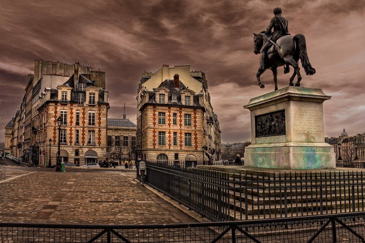 Памятник Генриху IV в Париже